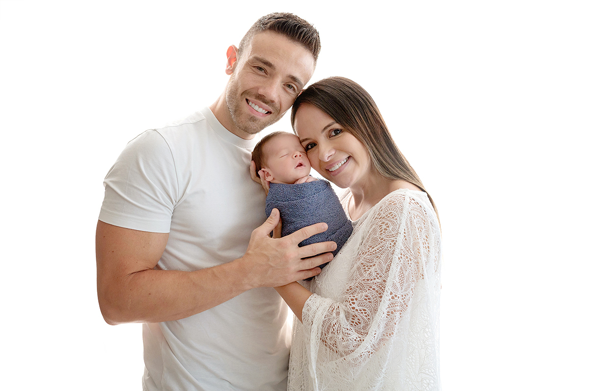 ensaio-newborn-casal-e-bebê-em-domicilio-5294