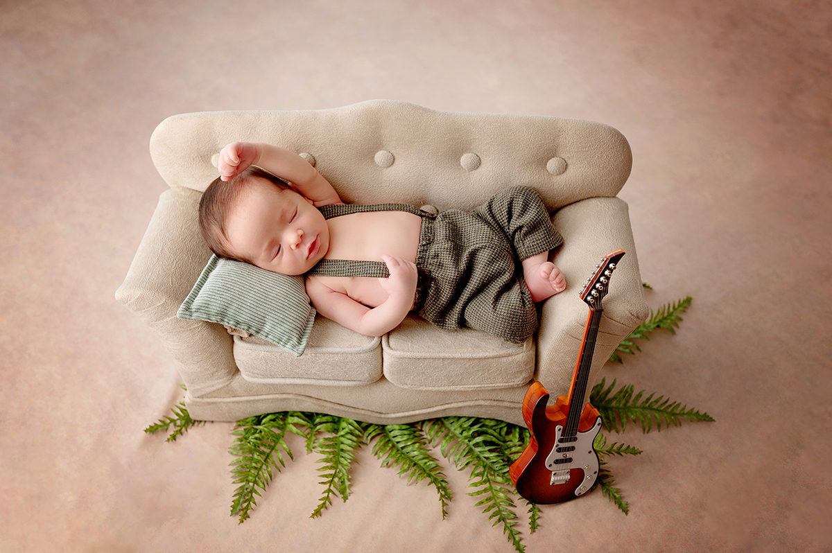 ensaio-newborn-sofá-menino-foto-domicilio-recém-nascido-Sonia-Colvara-São Paulo-5151