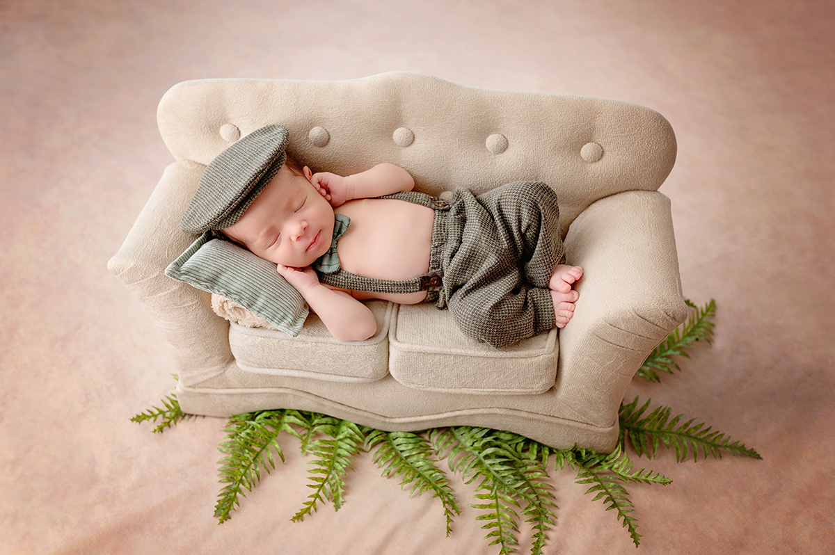 ensaio-newborn-sofá-menino-foto-domicilio-recém-nascido-Sonia-Colvara-São Paulo-5198