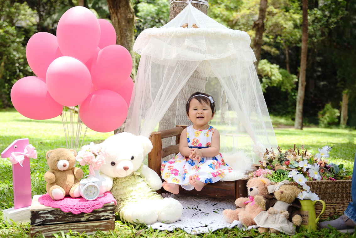 ensaio infantil com o tema princesa no parque