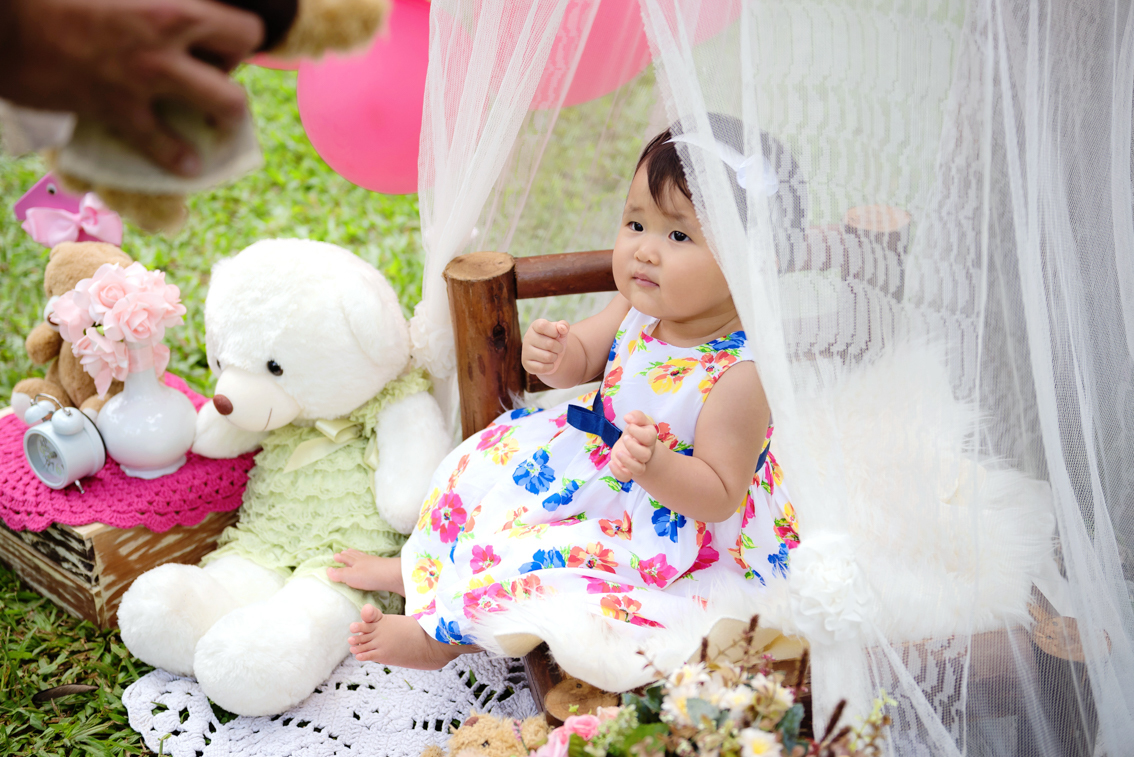 ensaio infantil com o tema princesa no parque