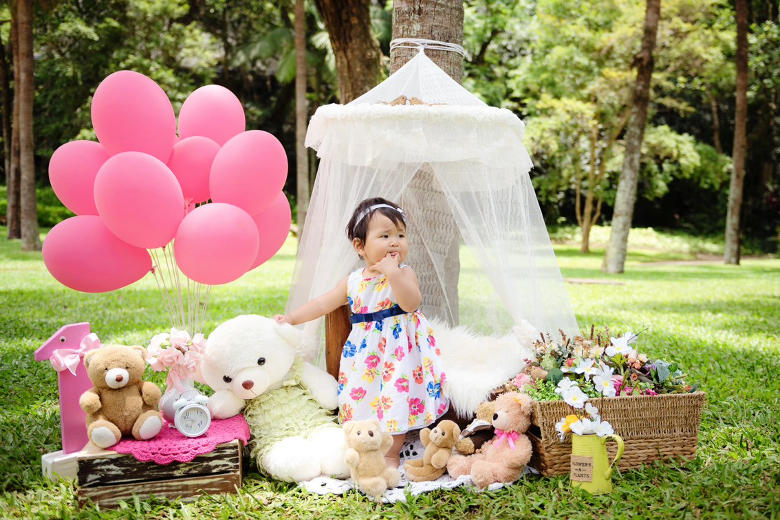 ensaio infantil com o tema princesa no parque