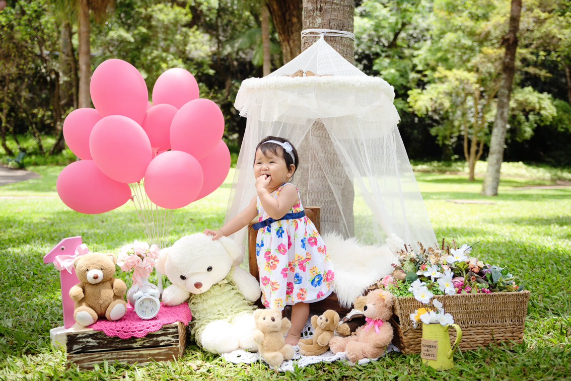ensaio infantil com o tema princesa no parque
