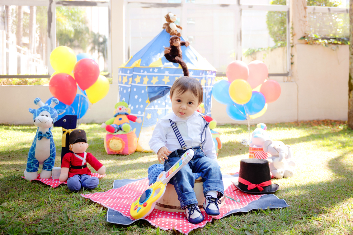 cake-smash-ensaio-de-um-ano-tema-circo
ensaio-de-um-ano-esmagando-o-bolo
book-de-menino-no-parque-burle-marx-sp
ensaio-de-um-ano-tema-circo-menino-Sonia-Colvara-sp