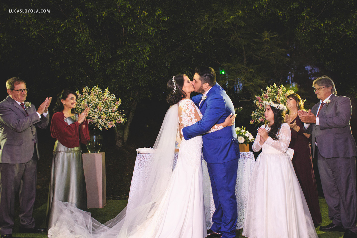 beijo no altar
