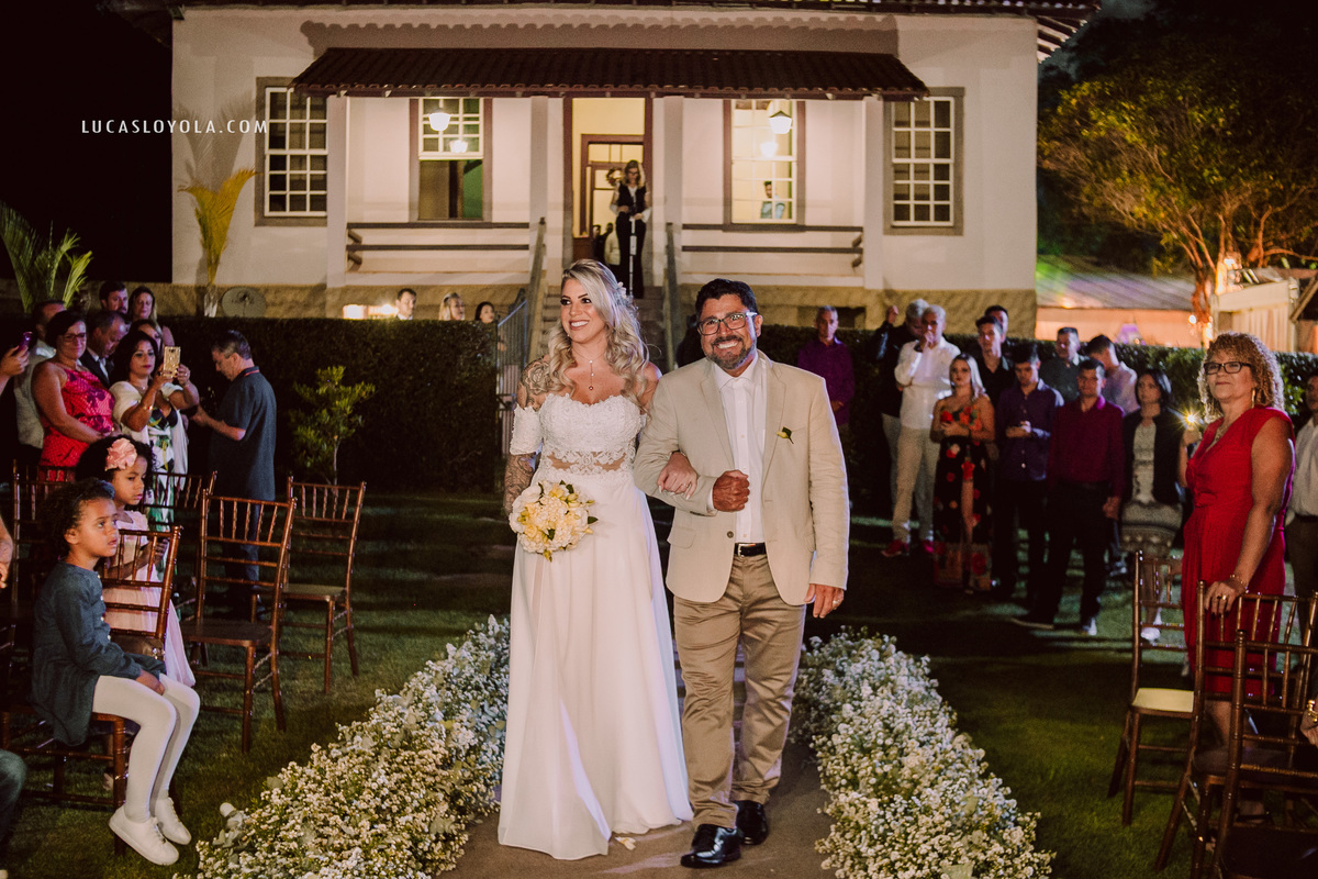 entrada da noiva no casamento de Alex muralha jogador do flamengo