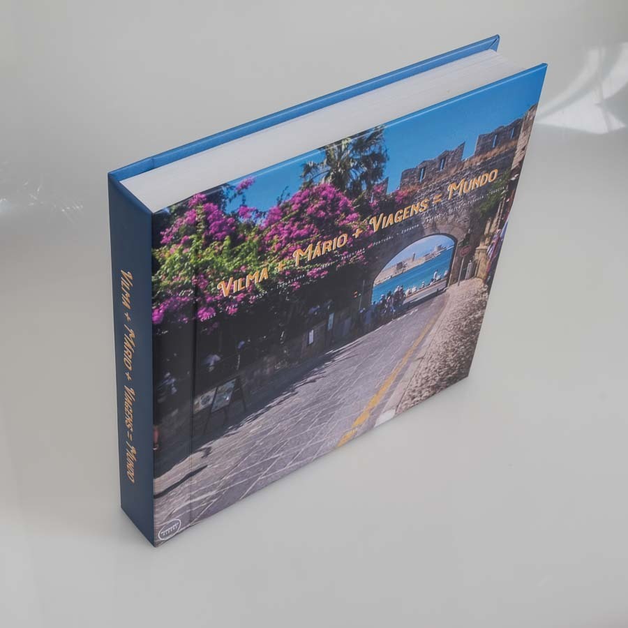 capa do album de viagem do casal vilma e mario 13 paises 9 anos 64 paginas album de fotos Vilma Mario Mundo por Clovis Augusto com a marca Mundareu Albuns Santo Andre SP