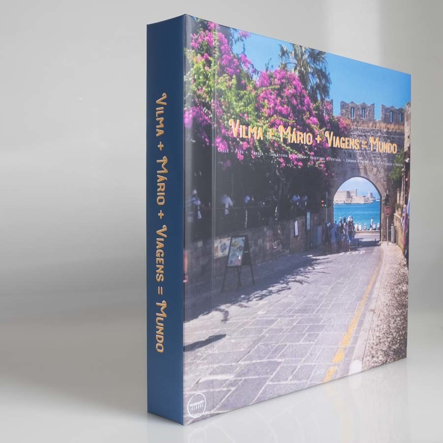 capa do album mais lombada do album de viagem da vilma e mario 13 paises 9 anos album de fotos Vilma Mario Mundo por Clovis Augusto com a marca Mundareu Albuns Santo Andre SP