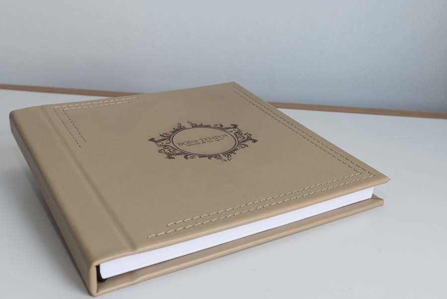 capa do album de fotos, bons tempos, São Paulo, SP, Capa de couro, gravação laser, fotos restauradas, por Clovis Augusto