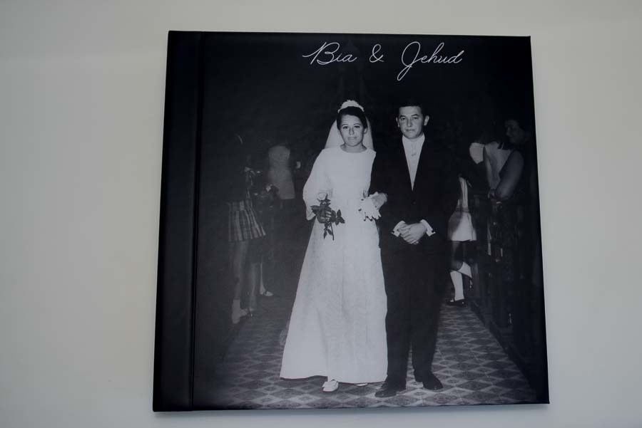 capa do album de casamento com fotos restauradas bia jehud Bauru sp por clovis augusto mundareu albuns
