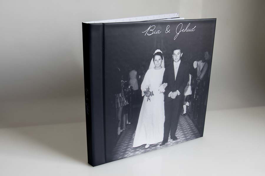 capa do album de casamento com fotos restauradas bia jehud Bauru sp por clovis augusto mundareu albuns