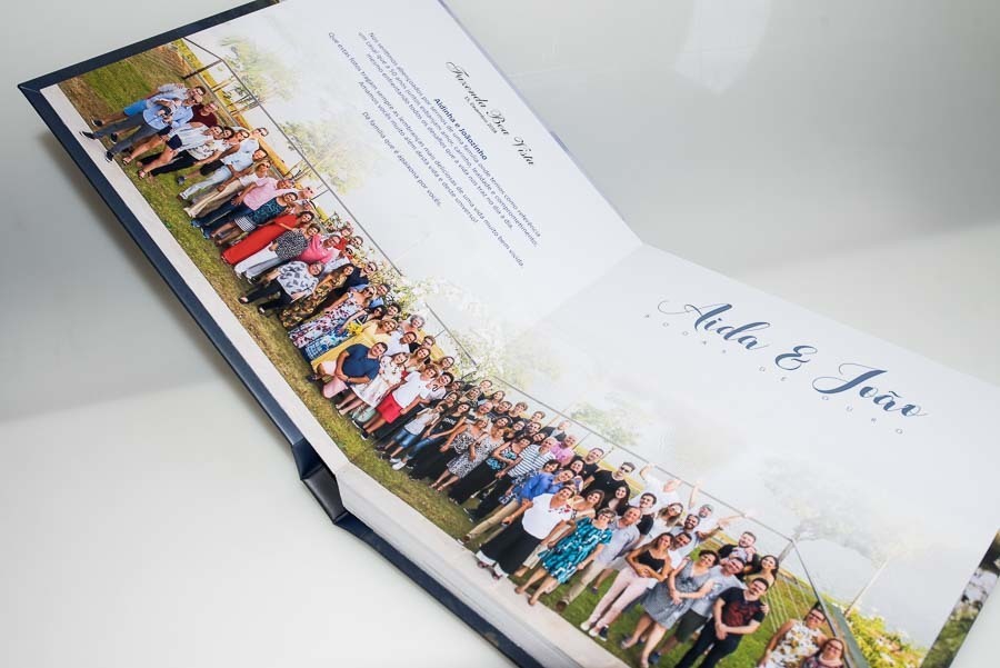 pagina de abertura do album de fotos na fazenda bodas de ouro aida e Joao sao paulo, SP abertura panoramica album papel linho por clovis augusto mundareu albuns
