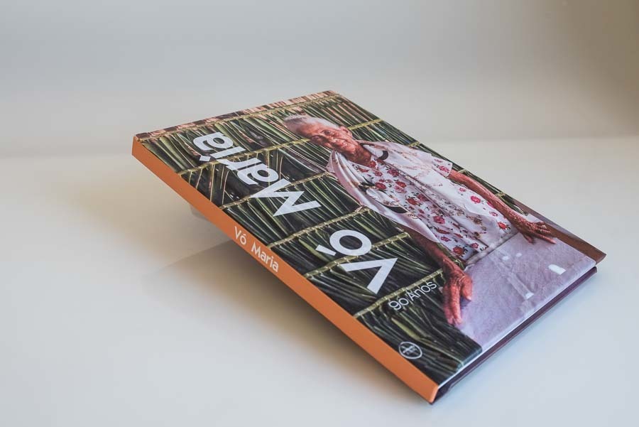 capa e lombada do album de aniversario de 90 anos da vo Maria Sao paulo SP album de fotos por Clovis Augusto com a marca Mundareu Albuns