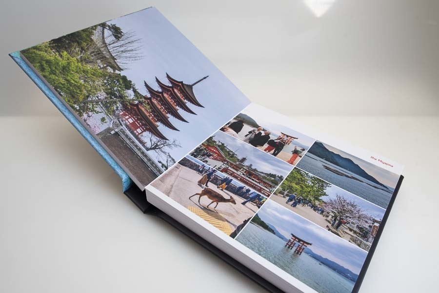 album de viagem aberto com as fotos da ilha Miyajima no japao com abertura panoramica capa escolhida para iolanda são paulo sp album de fotos por Clovis Augusto com a marca Mundareu Albuns
