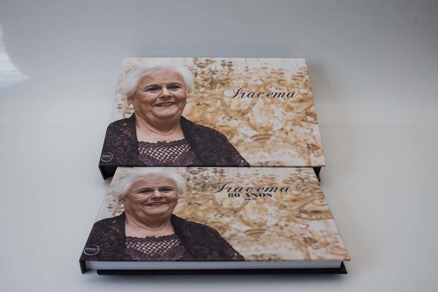 frente do estojo e capa do album de aniversario de 80 anos da iracema Santo Andre SP album de fotos por Clovis Augusto com a marca Mundareu Albuns