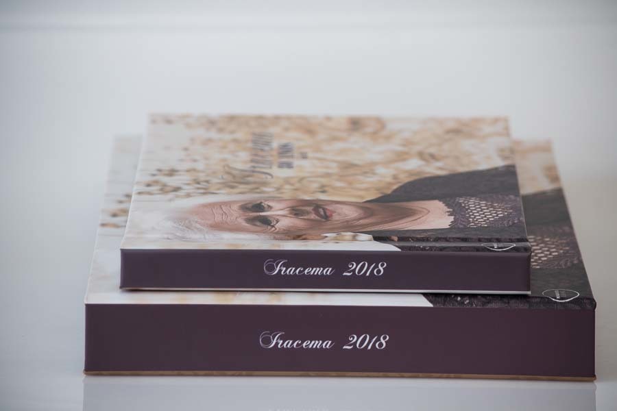 visao das lombadas do estojo e do album de aniversario de 80 anos da iracema Santo Andre SP album de fotos por Clovis Augusto