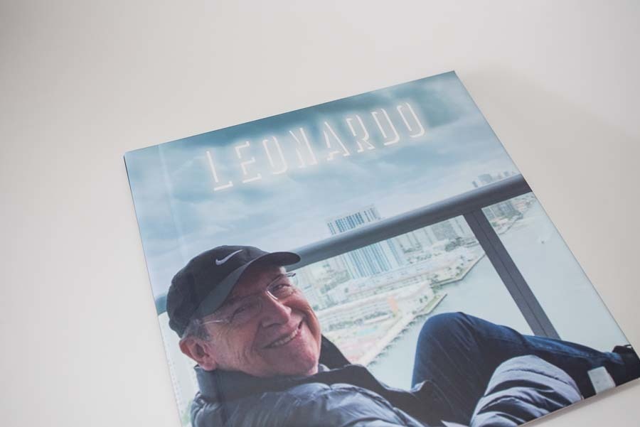 detalhe da capa do album de aniversario do Leonardo mostrando identidade visual Campo Grande MT album de fotos por Clovis Augusto