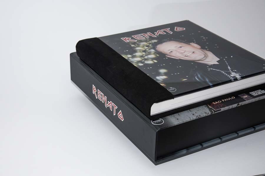 estojo com o album de aniversario Renato 50 anos Sao Paulo SP album de fotos por Clovis Augusto com a marca Mundareu Albuns