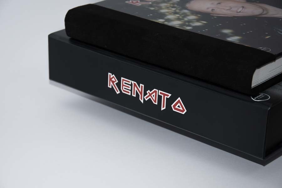 detalhe da lombada do estojo e do album de aniversario Renato 50 anos Sao Paulo SP album de fotos por Clovis Augusto com a marca Mundareu Albuns