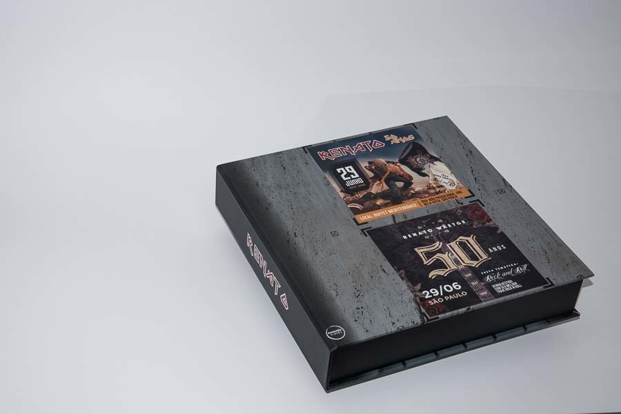 foto do estojo do album de aniversario Renato 50 anos Sao Paulo SP album de fotos do save the date e convite 
por Clovis Augusto com a marca Mundareu Albuns