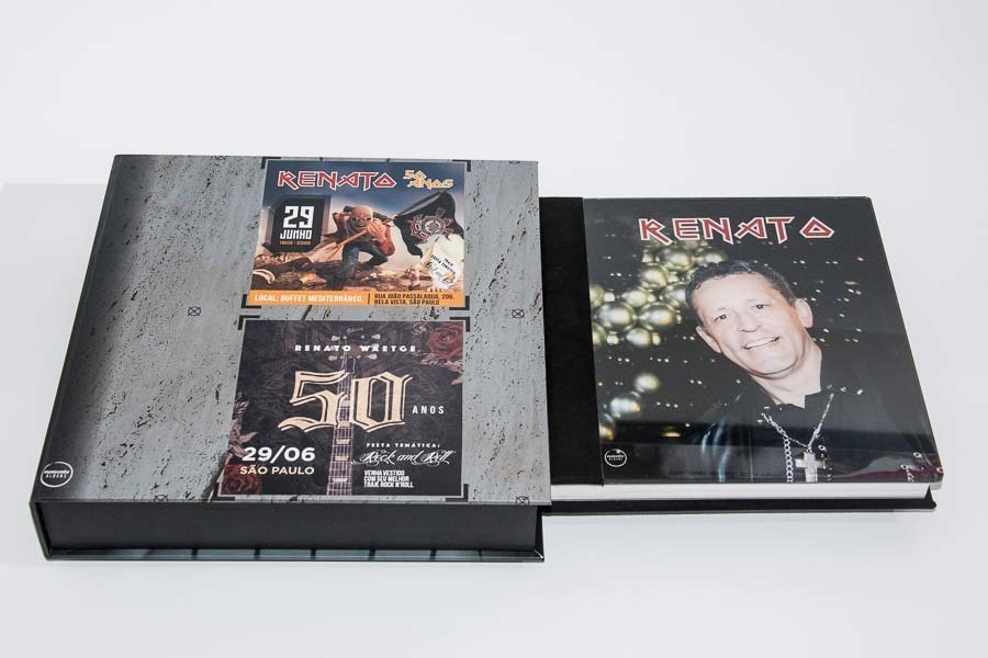 fotos da tampa do estojo e da capa do album de aniversario Renato 50 anos Sao Paulo SP album de fotos por Clovis Augusto com a marca Mundareu Albuns