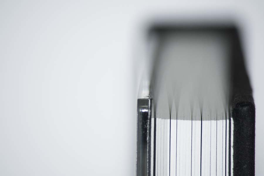 foto com detalhe das paginas e da capa acrilica do album de aniversario Renato 50 anos Sao Paulo SP album de fotos por Clovis Augusto