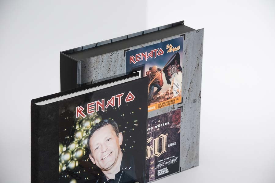 foto do estojo com o album de aniversario Renato 50 anos Sao Paulo SP album de fotos por Clovis Augusto com a marca Mundareu Albuns
