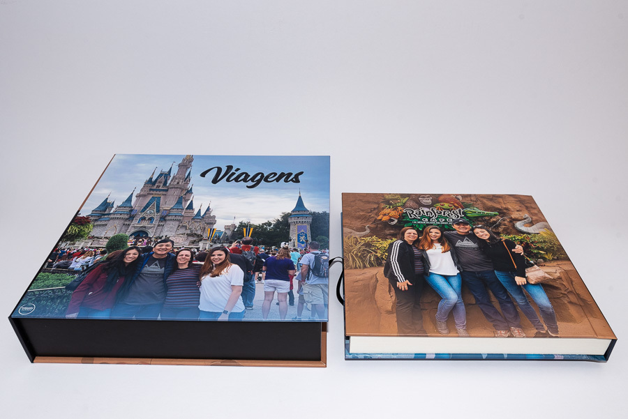 foto da contra capa do album de viagem com o estojo viagens aos estados unidos disney com a beatrie familia  Santo Andre SP album de fotos de viagens por Clovis Augusto 