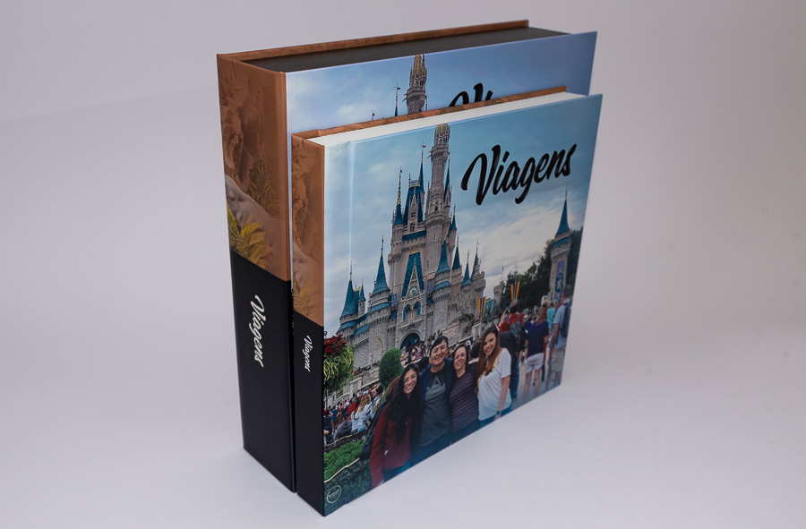 lombada do estojo e do album de viagem aos estados unidos disney da beatriz com a familia Santo Andre SP album de fotos por Clovis Augusto com a marca Mundareu Albuns