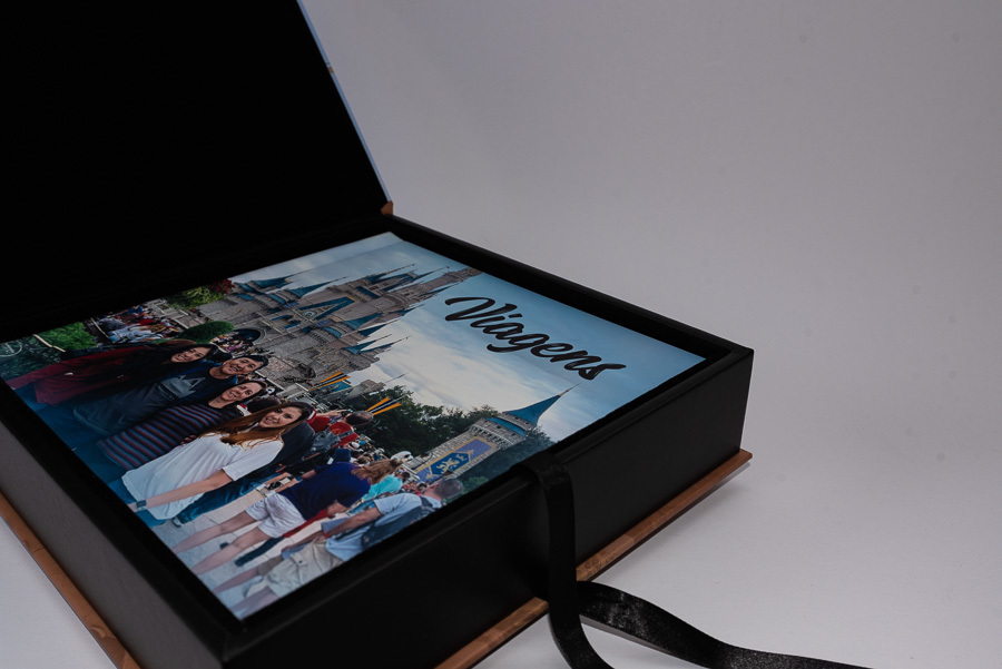 foto do album de viagem aos estados unidos disney dentro do estojo beatriz Santo Andre SP album de fotos de viagens por Clovis Augusto com a marca Mundareu Albuns