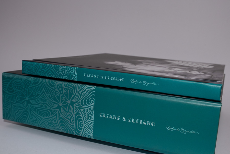 detalhe da lombada do estojo e do album de bodas eliane e Luciano paulista recife pe album de fotos bodas de esmeraldas por Clovis Augusto mundareu fotos