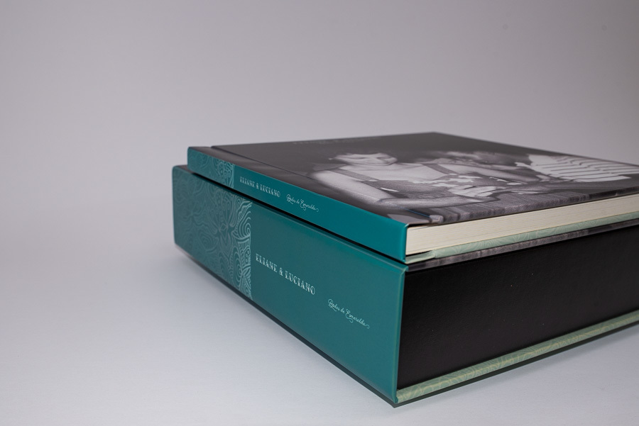 estojo com e album de bodas eliane e Luciano com fotos restauradas da familia em paulista recife pe album de fotos bodas de esmeraldas por Clovis Augusto mundareu fotos