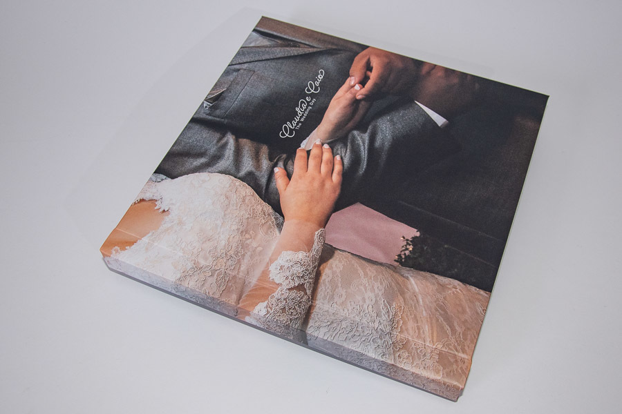 capa com foto ousada no album de casamento da claudia e caio santo andre sp album de fotos por clovis augusto com a marca mundareu albuns 