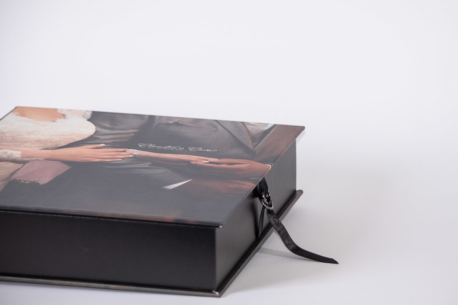 estojo e detalhe do feixo do album de casamento claudia e caio santo andre, sp album de fotos por clovis augusto com a marca mundareu albuns 