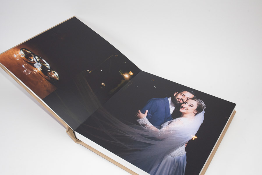 paginas de abertura do album de casamento sophia e alvaro sao paulo SP moema capa de couro autentico album de fotos por Clovis Augusto com a marca mundareu albuns