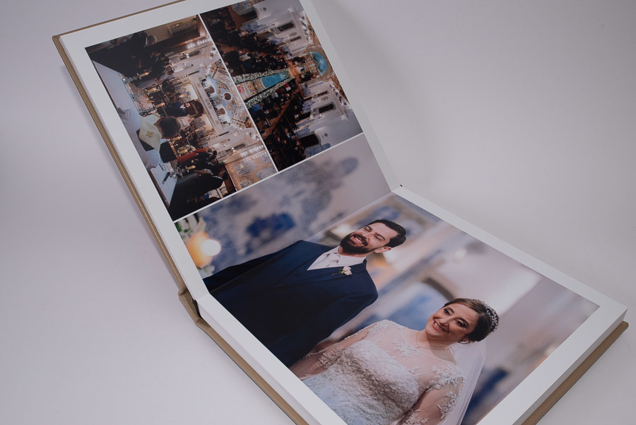 fotos da cerimonia nas paginas abertas do album de casamento sophia e alvaro sao paulo SP moema capa de couro autentico album de fotos por Clovis Augusto com a marca mundareu albuns