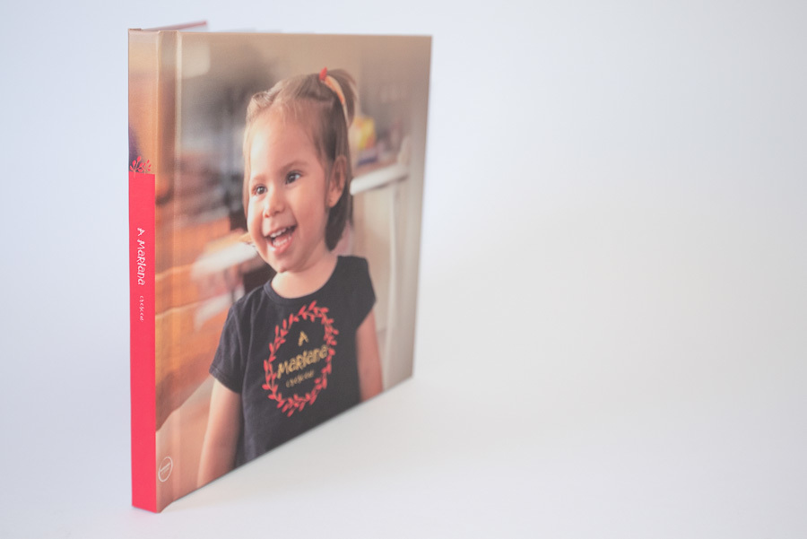 fotografia da capa e lombada do album infantil a mariana cresceu album de fotos em sao paulo SP abertura panoramica fotos com celular album personalizado por clovis Augusto mundareu albuns