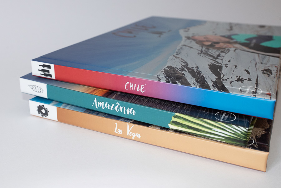 3 albuns empilhados de viagem amazonia chile las vegas com detalhe da identidade visual para fernando Silvana Santo Andre SP 3 albuns de fotos em santo andre sp por Clovis Augusto com a marca Mundareu Albuns