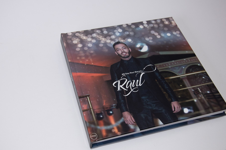 imagem da capa do album de aniversario Raul Baroni sao paulo sp com identidade visual cutucadas album de fotos balada abertura panoramica por clovis augusto