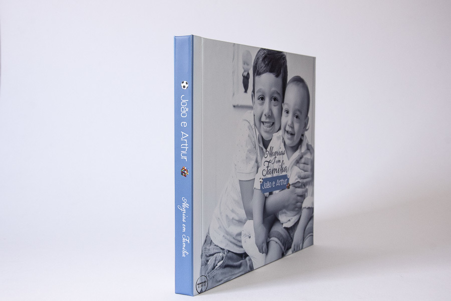 foto da lombada e capa do album infantil joao e arthur santa fe do sul SP abertura panoramica album de fotos de familia album personalizado por clovis Augusto mundareu albuns