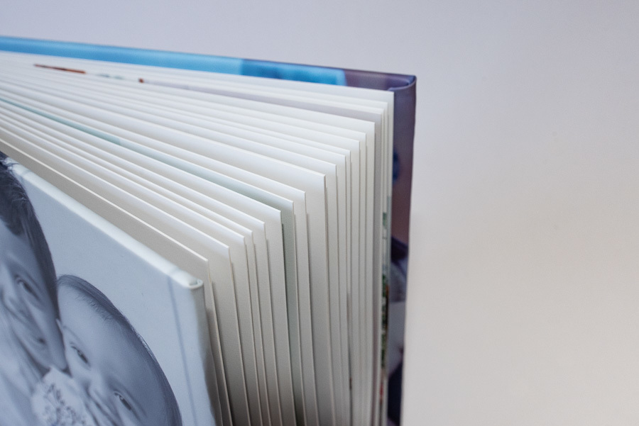 detalhe da capa e das paginas em perspectiva do album do joao e arthur em santa fe do sul SP abertura panoramica album de fotos de familia album personalizado por clovis Augusto