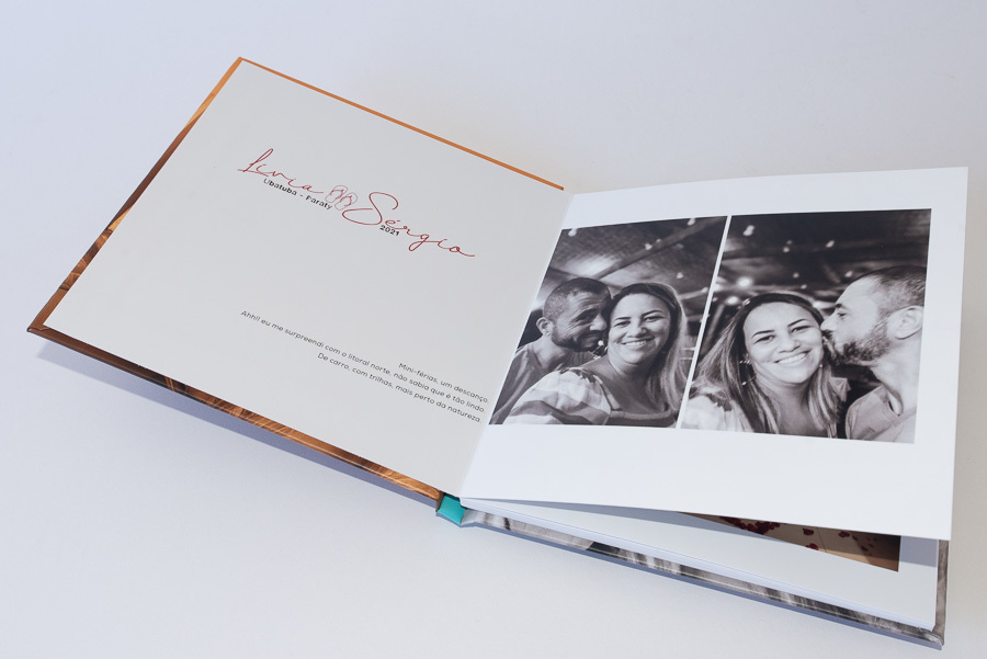 pagina de abertura do album de viagem paraty ubatuba livia e sergio Sao paulo SP album de fotos personalizado por Clovis Augusto com a marca Mundareu Albuns