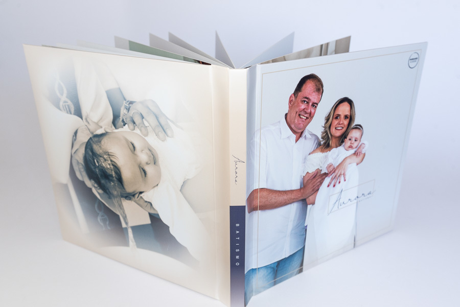 fotografia em pescpectiva do album de batismo da aurora e dos primos maria eduarda e joao pedro album de fotos sao paulo SP por clovis Augusto