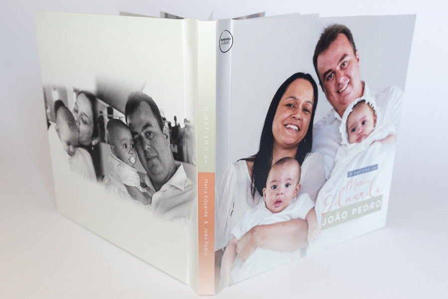 fotografia em perspectiva da capa do album de batismo da aurora e dos primos maria eduarda e joao pedro album de fotos sao paulo SP por clovis Augusto