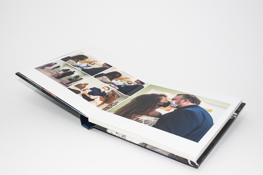 fotografia de pagina interna aberta do album de casamento mohara e william sao paulo SP album de fotos civil e restautante por Clovis Augusto com a marca Mundareu Albuns