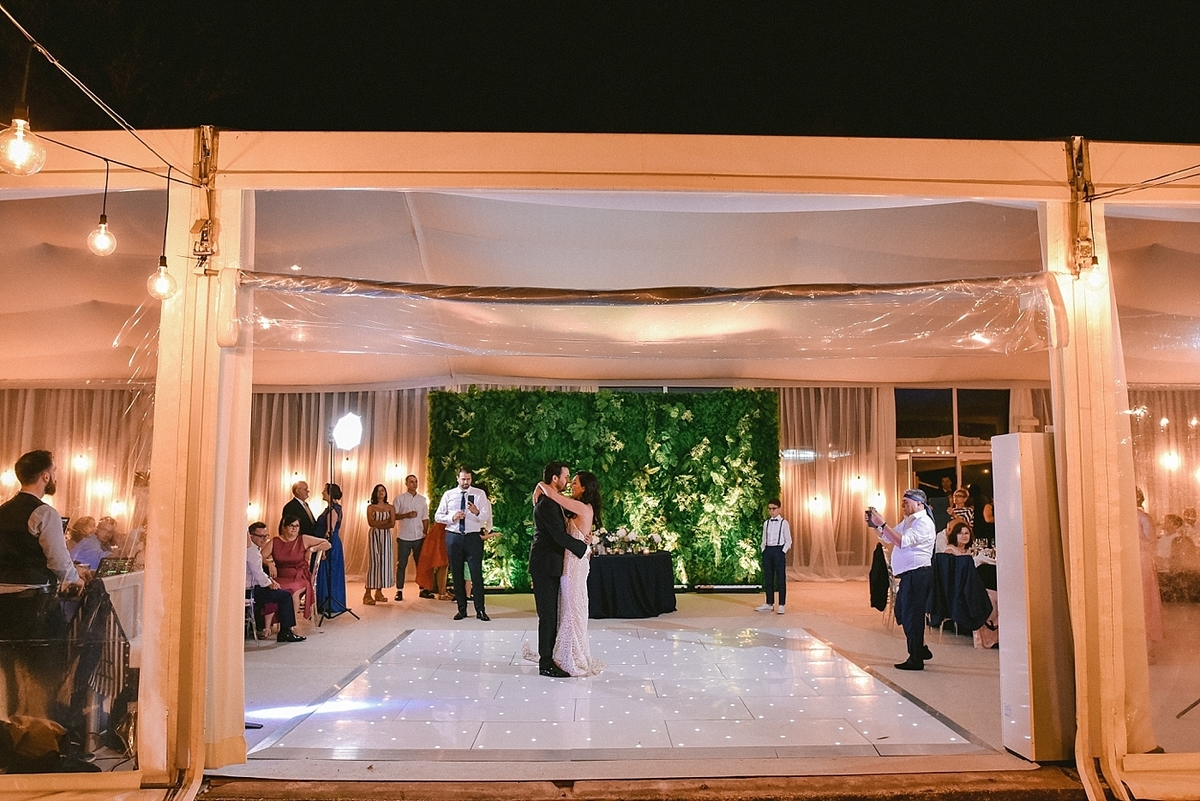 dança dos noivos na pista de leds