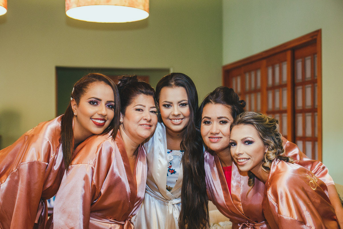 noiva e a as suas madrinhas no making of