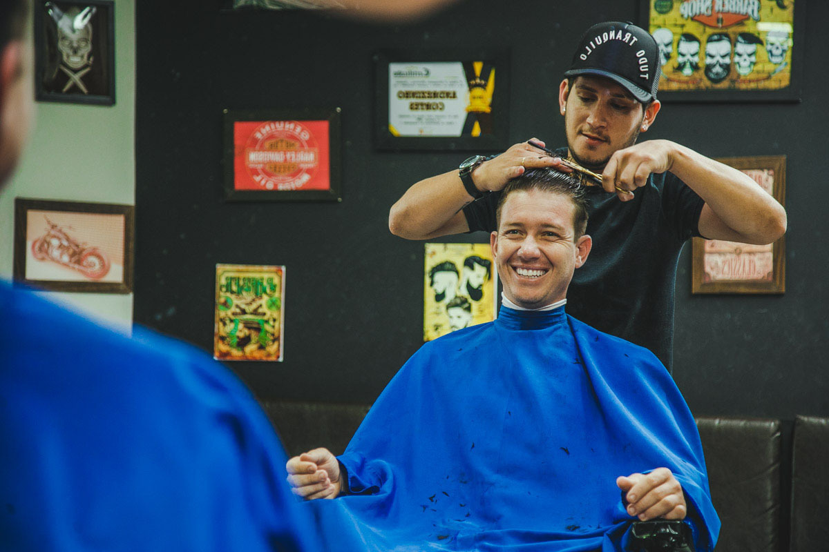 olha a felicidade do noivo, ele vai casar. Making of Jean no Andrezinho Cortes.