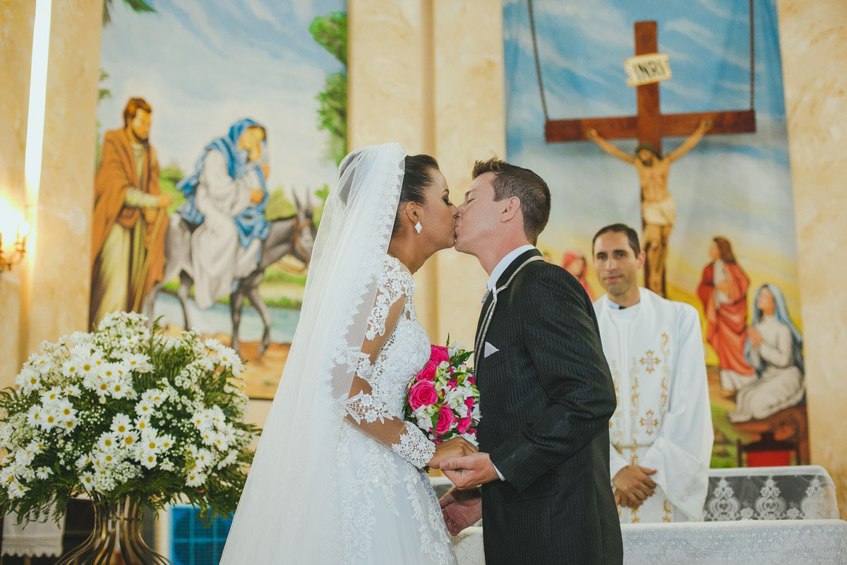 O Beijo dos noivos... e que beijo!