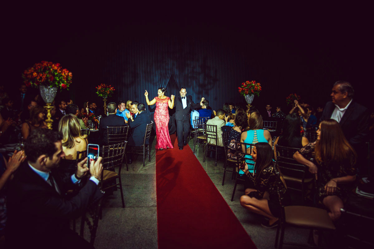 Entrada dos pais para a grande valsa.